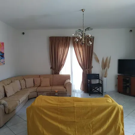 The Sunny Terrace House Dom wakacyjny *